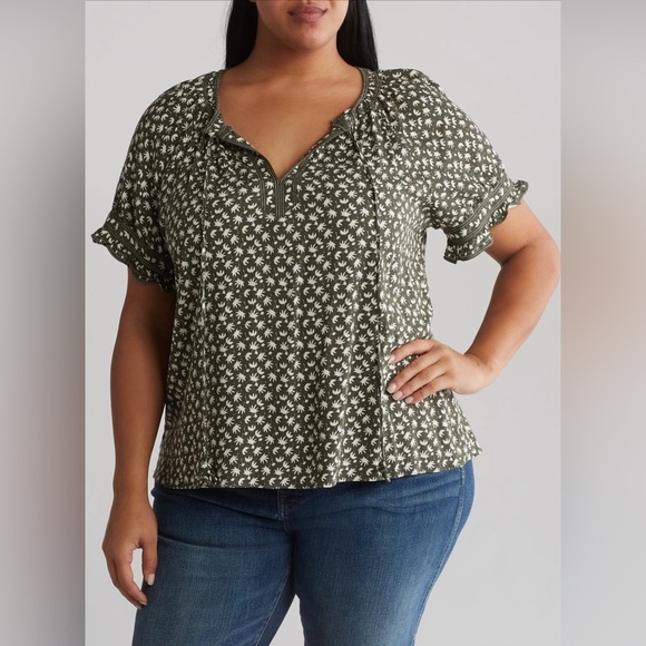 NWT Max Studio Split Neck Top Size 1X - Picture 1 of 1